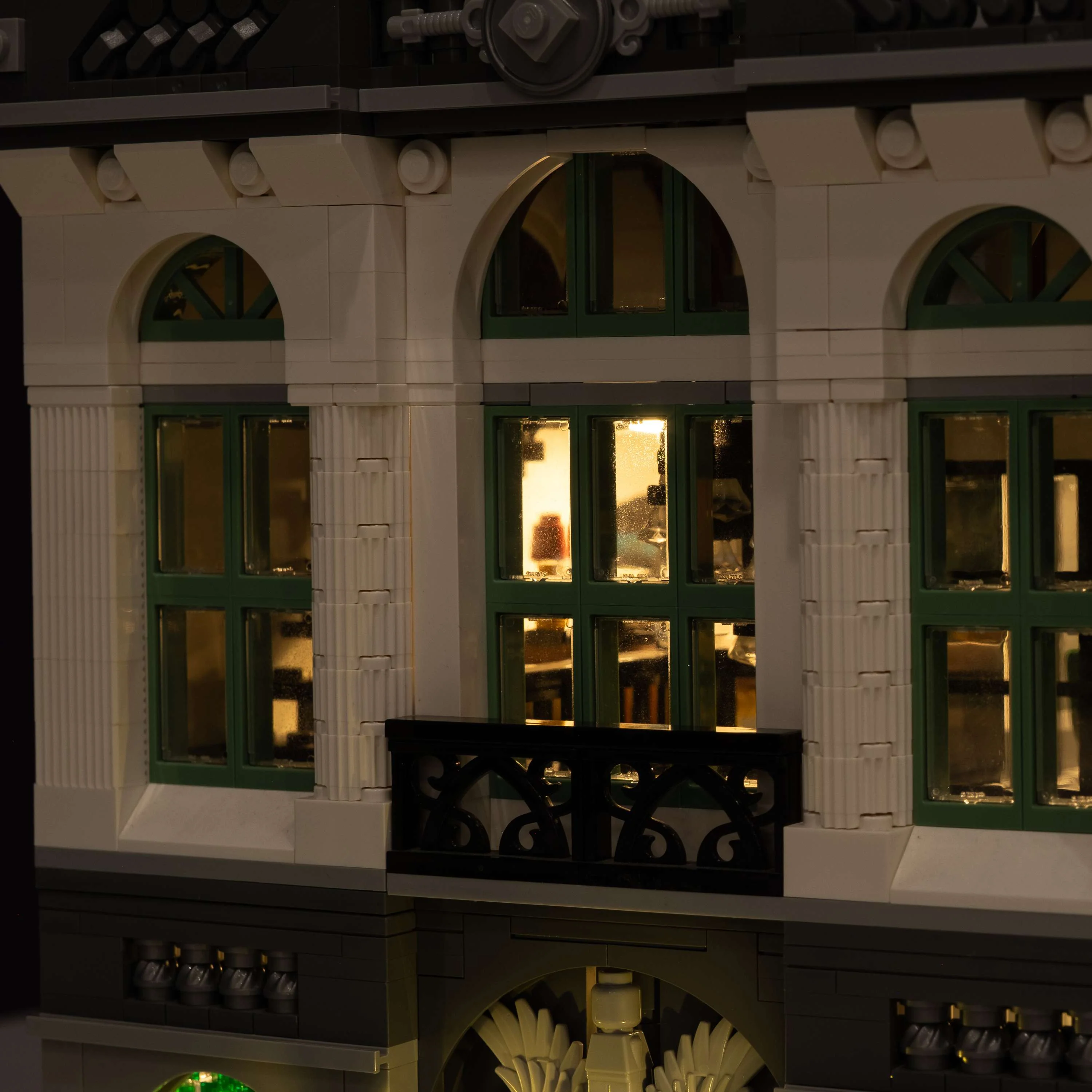 LEGO® Brick Bank #10251 DIY Light Bundle - Image 3