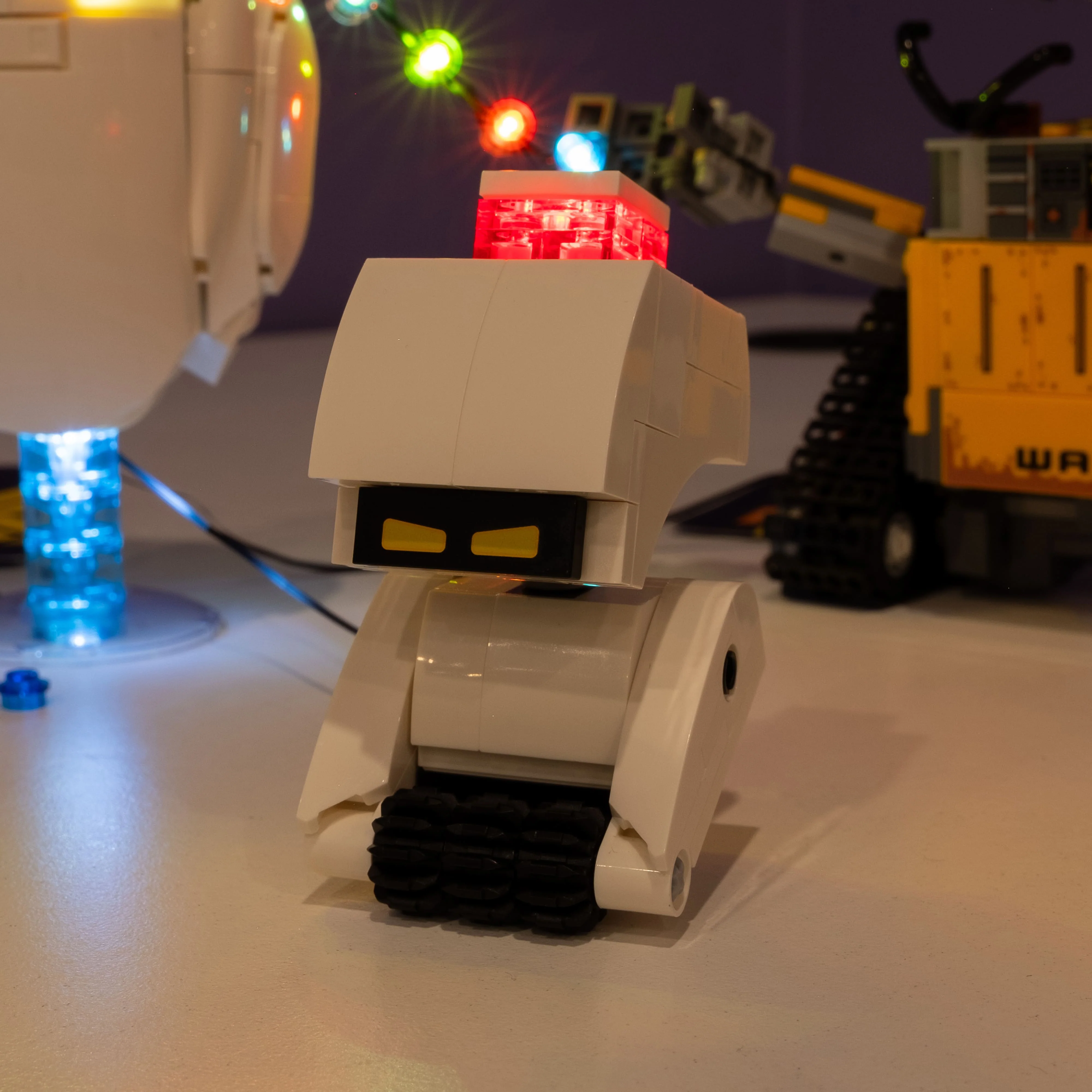 LEGO® WALL-E and EVE #43279 DIY Light Bundle - Image 7